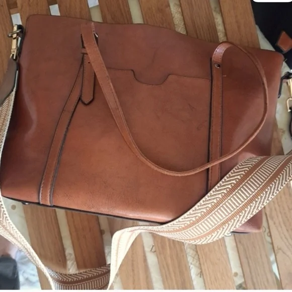 NEW Vegan Leather Tote with Cool Guitar strap - Picture 6 of 16